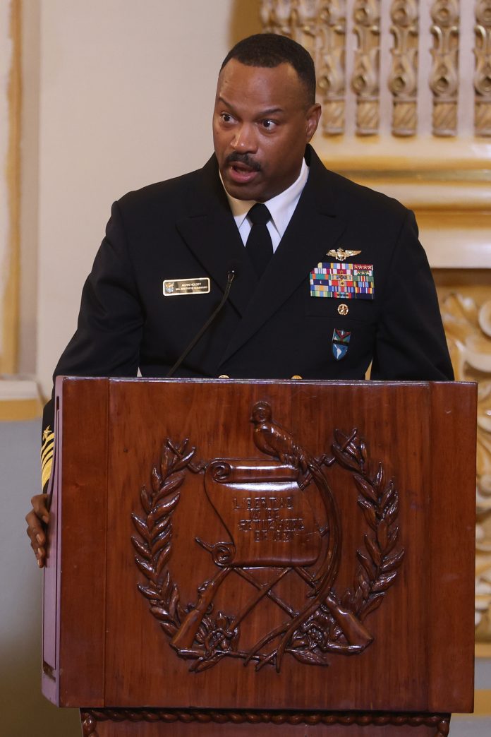 Jefe del Comando Sur de EE.UU. regresa a Argentina por conferencia de seguridad regional