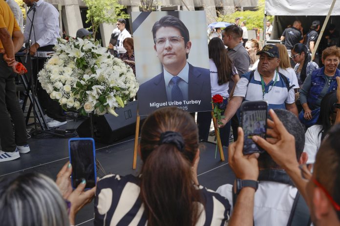 Fiscalía colombiana imputa a otro implicado en el asesinato de senador Miguel Uribe Turbay